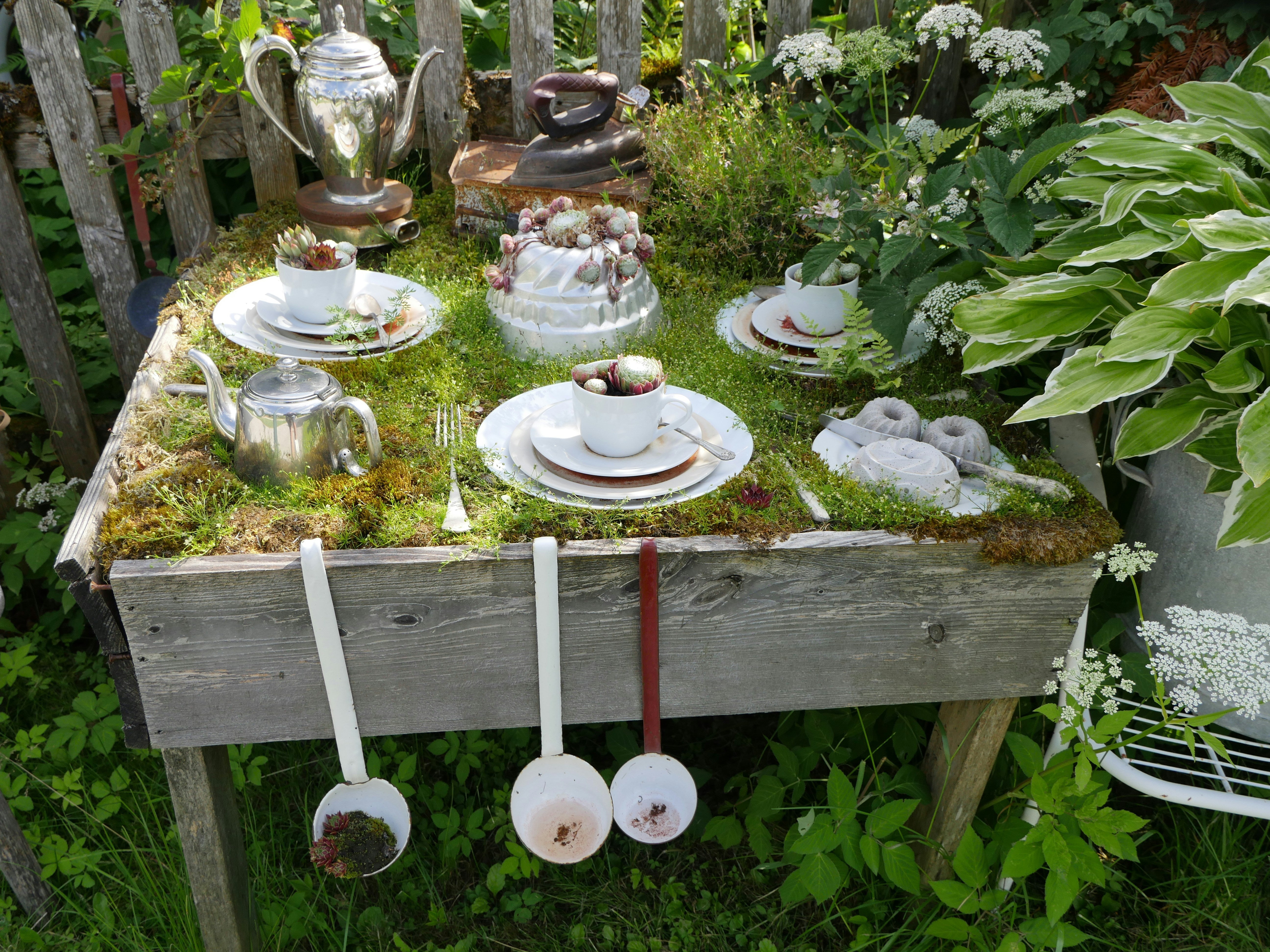 Tea & Gardening: The Best Teas to Sip While Tending Your Spring Garden